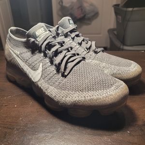 Nike vapor max size 9.5